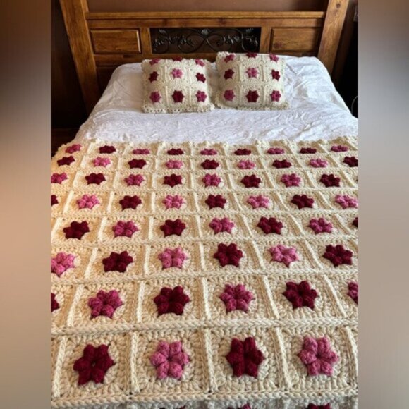 Vintage Granny Square 3D Floral Throw Afgh Knit Blanket with 2 Matching Pillows - Picture 2 of 16